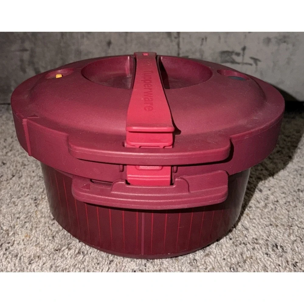 Tupperware Microwave Pressure Cooker 3 Quart Burgundy 2014 7643A-2